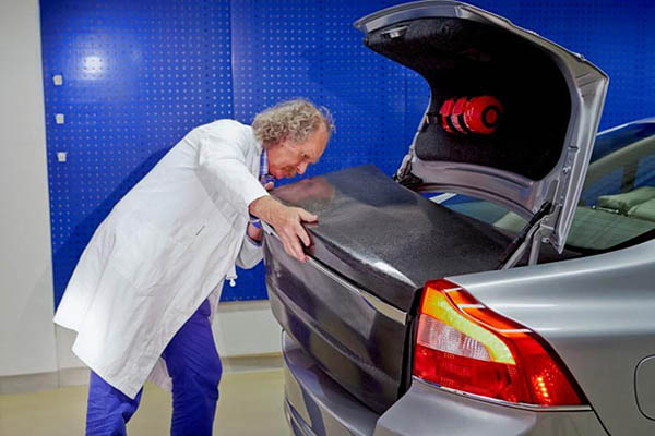 Volvo, bünyesinde nano bataryalar taşıyan karbon fiber gövde parçaları geliştirdi