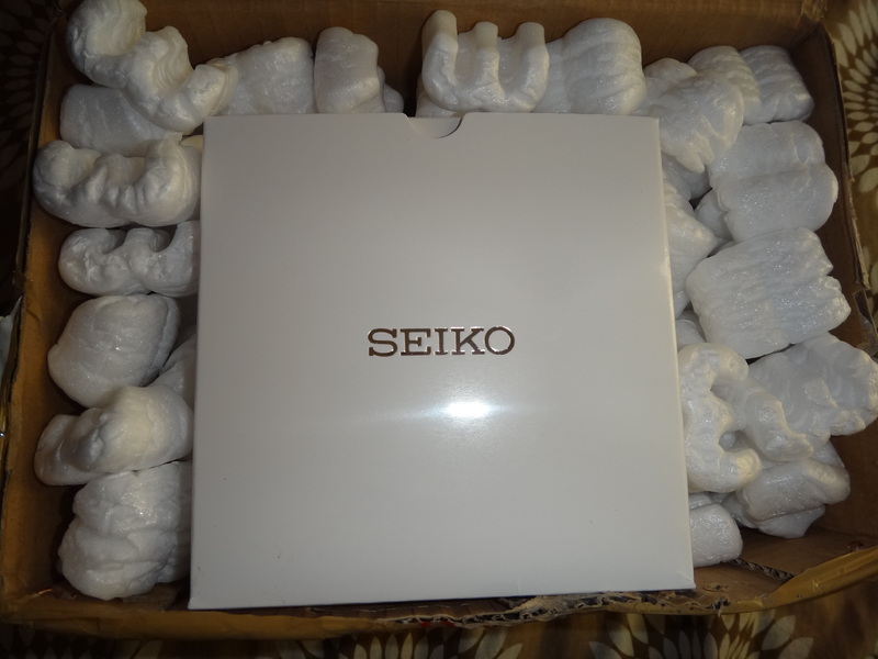  Seiko 5 SNK805 vs SNZG09