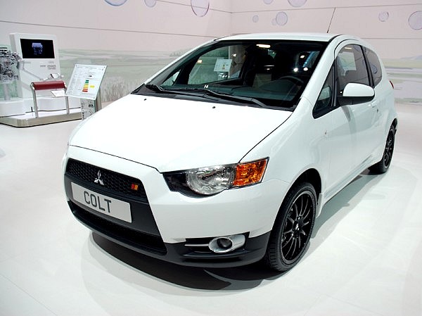  En güzel Mitsubishi Colt sizce hangi renk?