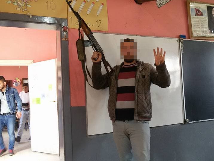 Validen 'silahlı fotoğraf' açıklaması: "Bunun adı yenilince çamura yatmadır"
