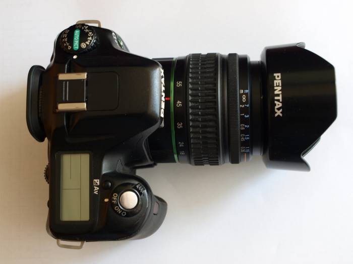  SıFıR GİBİ PENTAX İST DS + LENS + UV FİLTRE + ŞARJ + DERİ ÇANTA