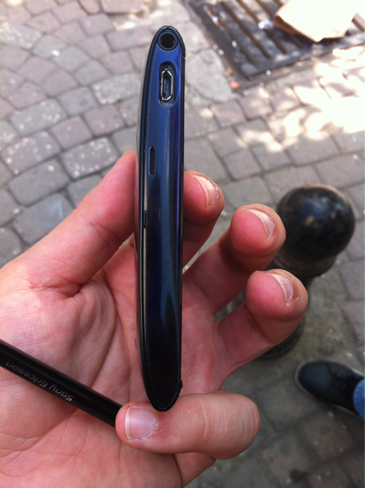  SATILIK **SONY ERICSSON VİVAZ U5i** YURTDIŞI-KAYITLI-TERTEMİZ
