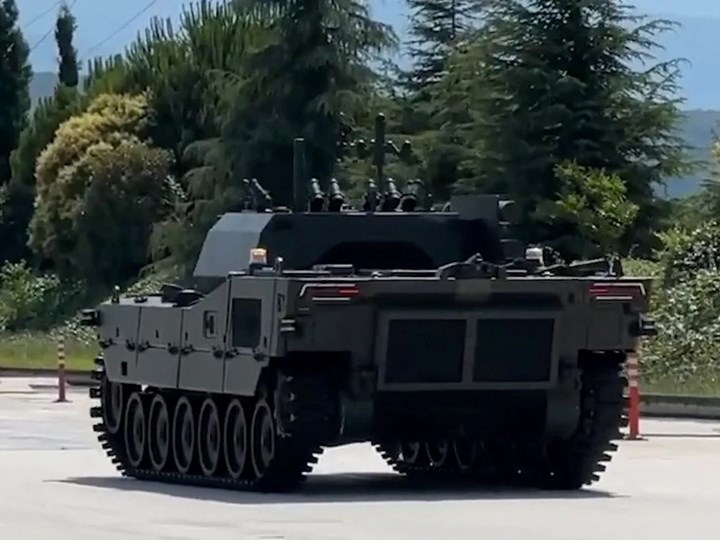 İnsansız kara aracı ALPAR, ilk kez yurt dışında görücüye çıkıyor