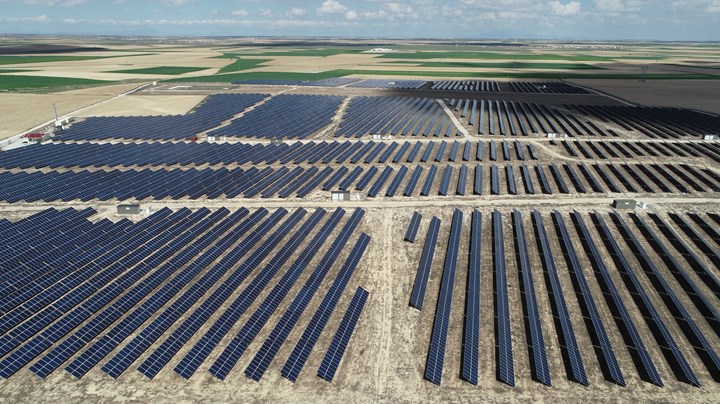 Türkiye’nin güneş enerjisinde yıl sonu hedefi 20 GW