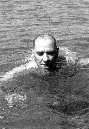  Atatürk'ün ilk defa yayınlanan fotoğrafları