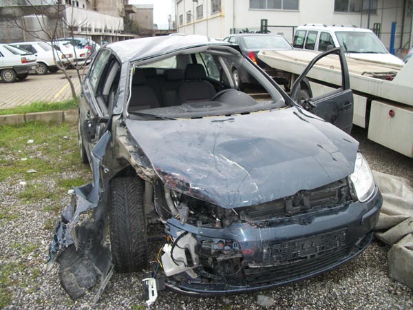  Volkswagen Golf ile Kaza Yaptım, airbag'ler açılmadı, dava açmalı mıyım?