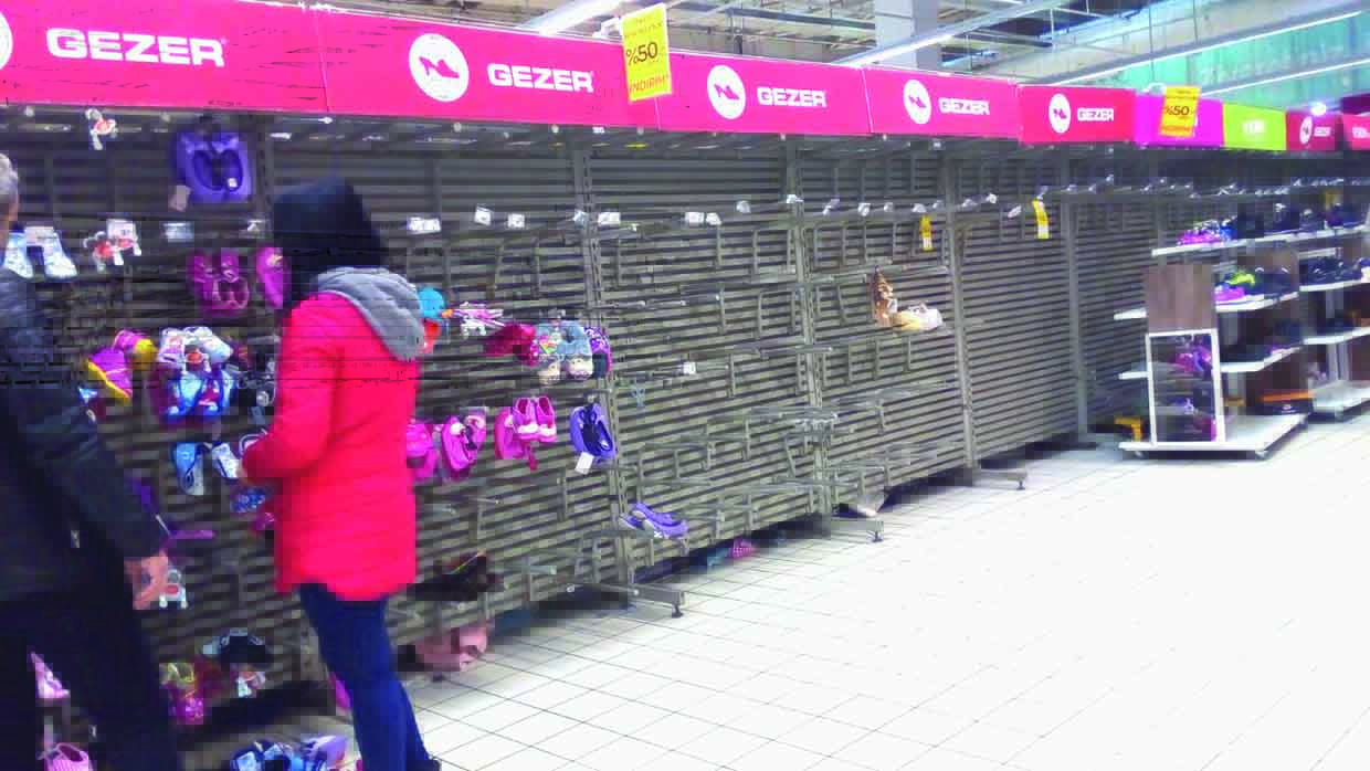 Carrefoursa izmit kapanıyor %50 indirim var