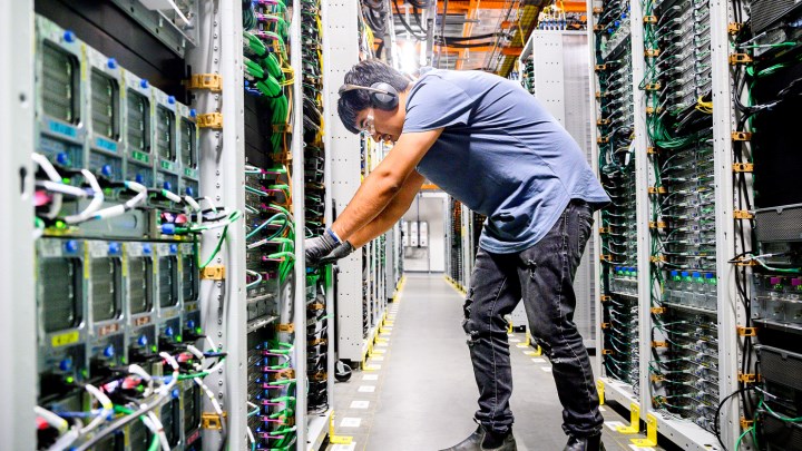 Amazon’dan veri merkezleri için 10 milyar dolarlık dev yatırım
