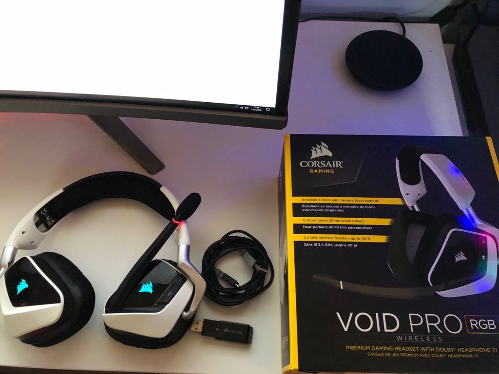 ... SATILdı ... CORSAIR VOID PRO RGB Wireless Gaming Kulaklık - Beyaz Renk