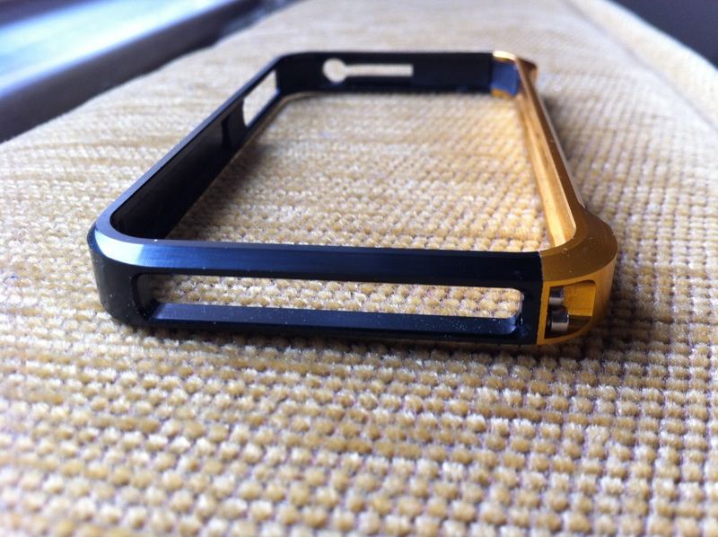  iphone4 aksesuarlarımı satıyorum uygun fiyata(element case ve digerleri...)
