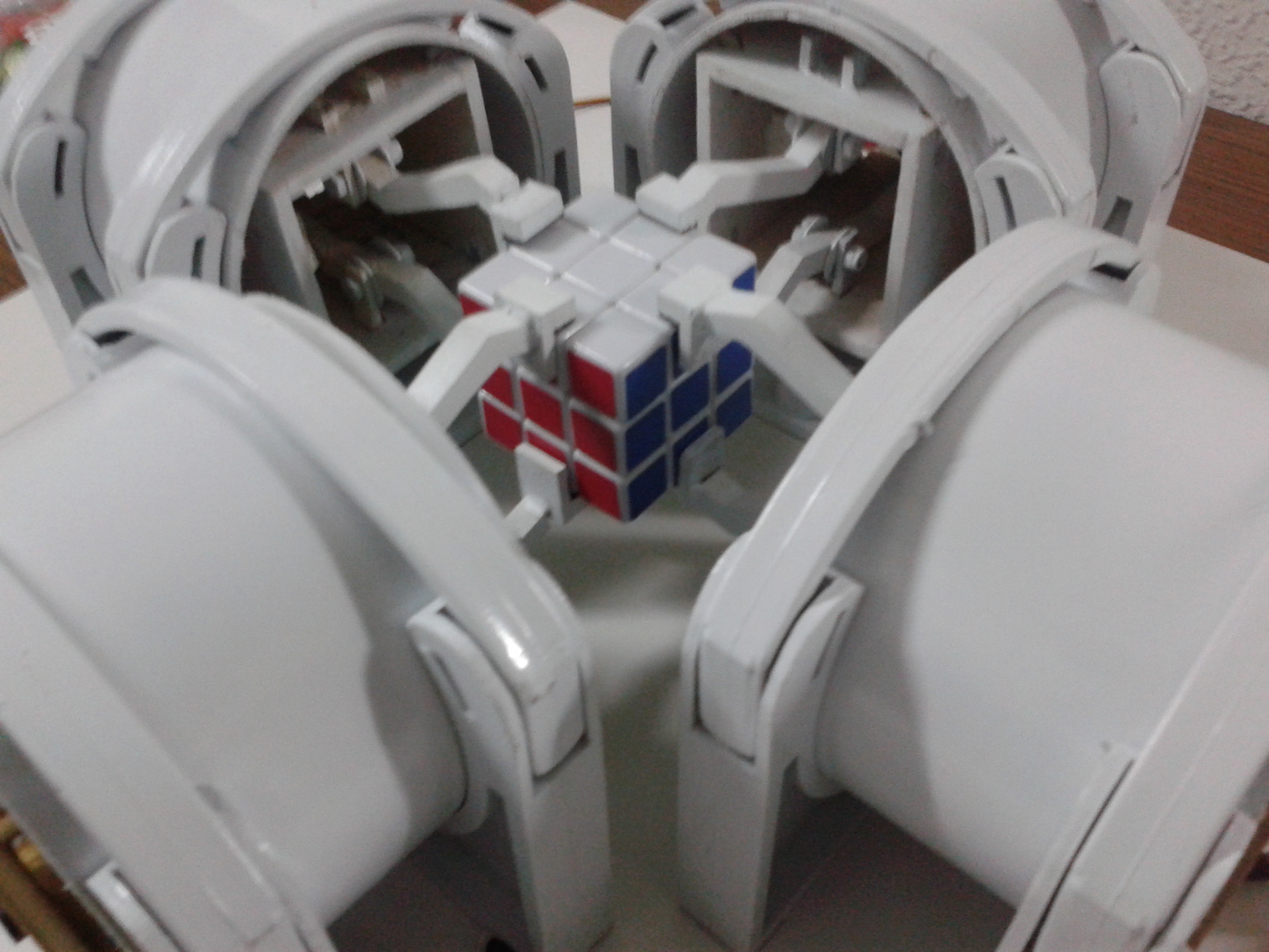  Rubikmatik (Rubik(zeka) küpün renklerini algılayıp çözebilen robot) projesi