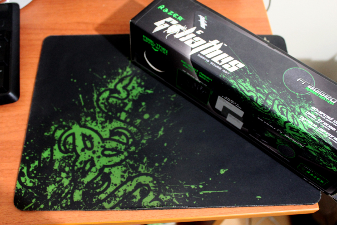  Satılık Razer Deathadder v2 Mouse ve Razer Goliathus Fragged Speed Edition Mouse Pad