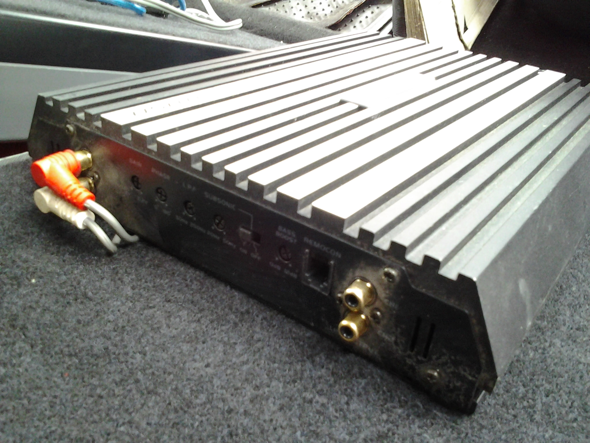  OTO ANFİ SUBWOOFER NASIL TAKILIR. USTALAR CEVAP LÜFFEN :)