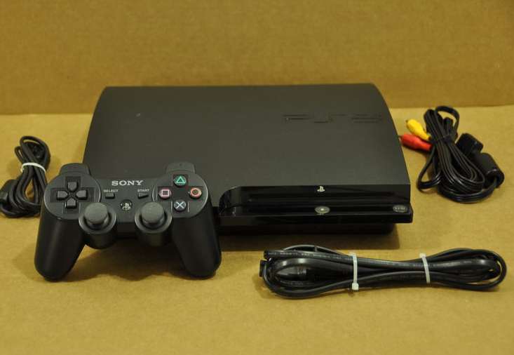  PS3 SLIM 160 GB TERTEMIZ + 2 ORJINAL KOL + 7 OYUN HEDIYE