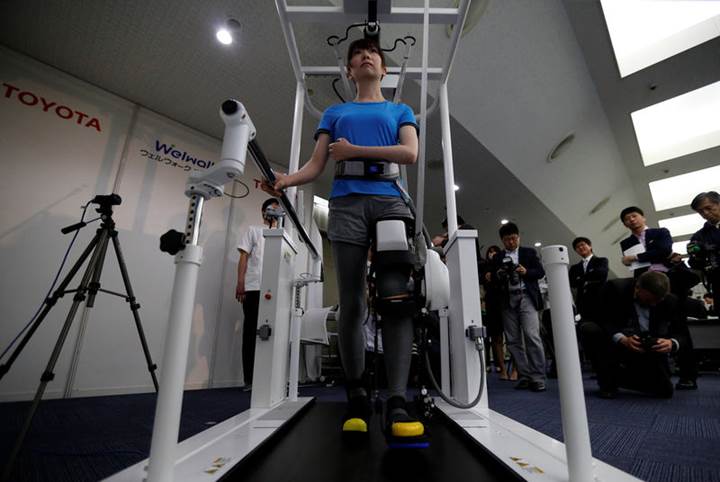 Toyota'dan yürümeye destek amaçlı robotik bacak