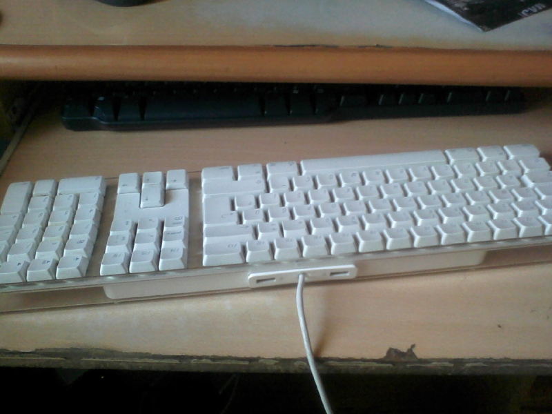  SATILIK APPLE Keyloard BEYAZ KILAVYE )UYGUN FİYAT 30 TL