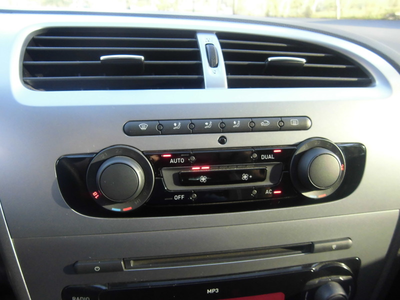  İlk Sahibinden 2010 SEAT LEON 1,6 STYLANCE 32.000 Km'de KIRMIZI