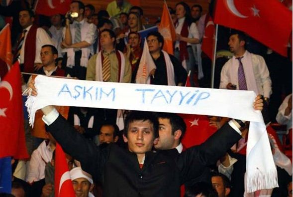  ŞU AN TÜRKİYE'DE YAŞAYAN EN DEĞERLİ İNSAN KİMDİR ?