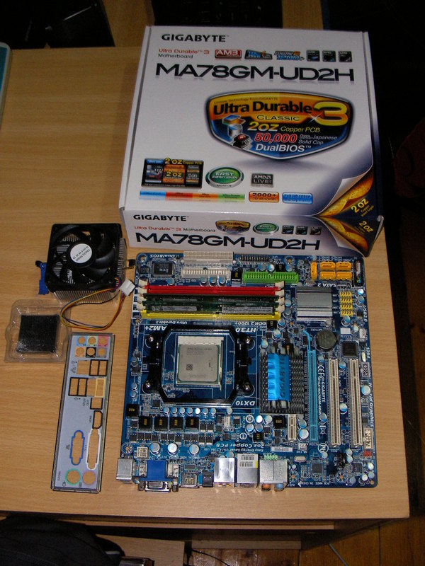  Satılık Gigabyte MA78GM-UD2H, Athlon 64 x2 4800, 2x1gb Kingston DDR2 800Mhz Sistem
