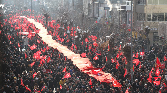  Bingöl, Van, Hakkari ve Mardin'de binlerce vatandaş terörü lanetledi