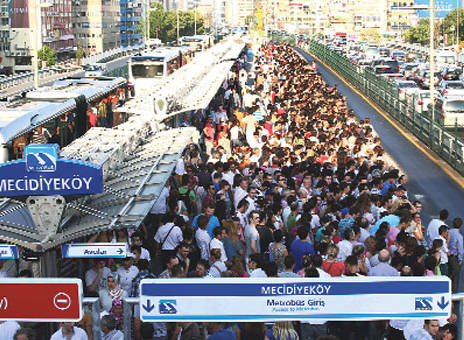  Lüks araca binmek artık HAYAL mi oldu bu ülkede?