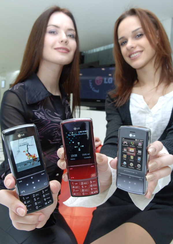 Сегодня телефон купили. LG kf510. LG Sliding Phone 2008. Самый модный телефон. Какой телефон в моде.