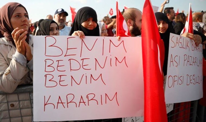 Covid-19 aşısı karşıtları İzmir'de miting düzenledi