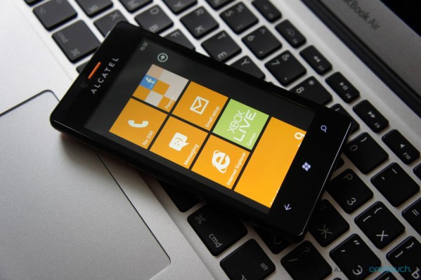 Alcatel'in Windows Phone 7.8 işletim sistemli modeli One Touch View görüntülendi