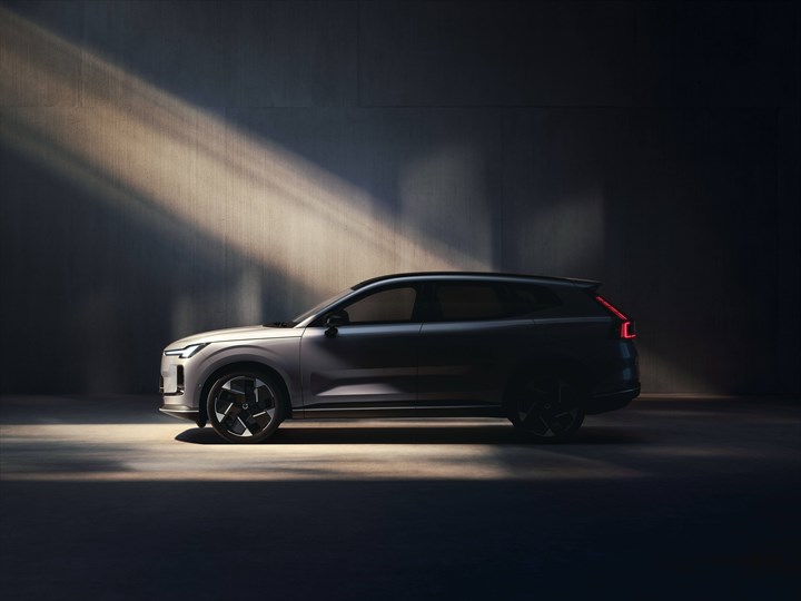 Volvo XC70, şarj edilebilir hibrit SUV olarak geri dönüyor