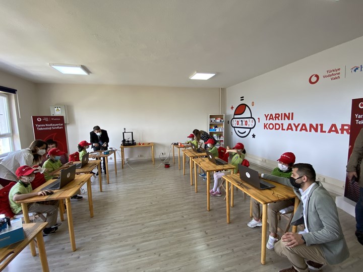 Türkiye Vodafone Vakfı ve Habitat Derneği, köy okullarına 'Teknoloji Sınıfı' kuruyor