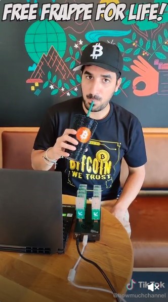 Starbucks'ın bedava elektriği ile Bitcoin madenciliği yapan kişi viral oldu