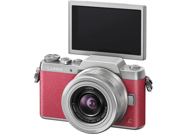 Panasonic'den klasik görünümlü aynasız Lumix GF7 fotoğraf makinesi