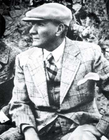  Atatürk'e göre Atatürk