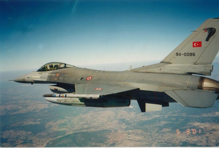  F-16