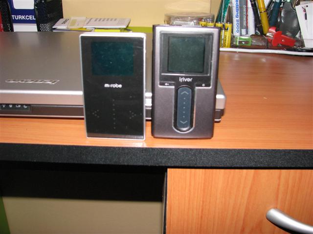  [b]I RIVER H10 20GB VE H10 5GB TERTEMİZ....[/b]