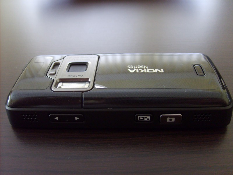  ^^ Nokia N82 | S60 3.1 - 2.4' QVGA LCD | 5MP - Xenon Flash - AF | WLAN - GPS ^^
