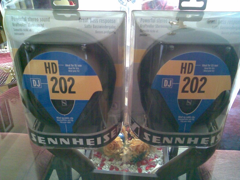  Sennheiser HD 202 Kulaklık (heryerde 90 tl bizde 75 tl)
