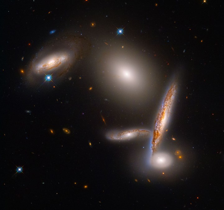 Hubble Uzay Teleskobu, 32. yaşını kutluyor: İşte çektiği gizem dolu fotoğraflar