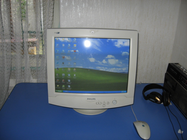 Монитор 2006 года. Монитор Philips 107e. Филипс 107. ЭЛТ монитор Philips 14'. Монитор Philips 2000 год.