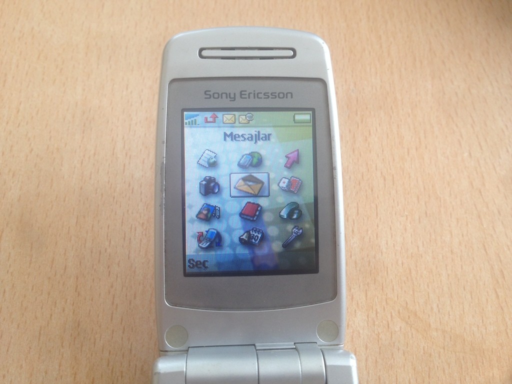 Sony Ericsson Z600 - Sony Ericsson C702