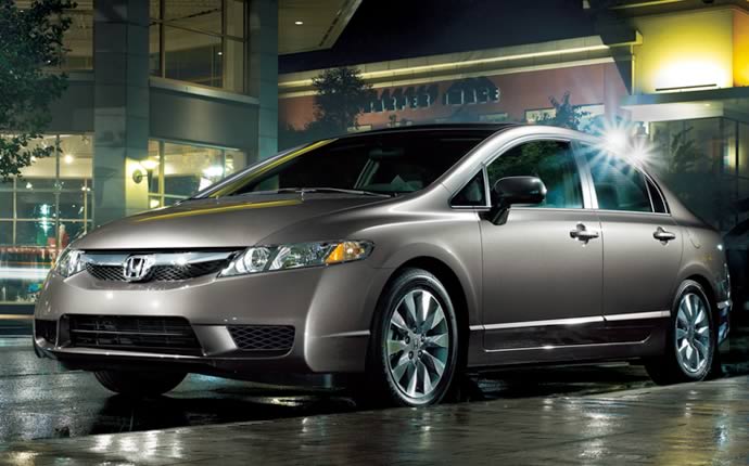  2010 Honda Civic Sedan tavsiye eder misiniz?