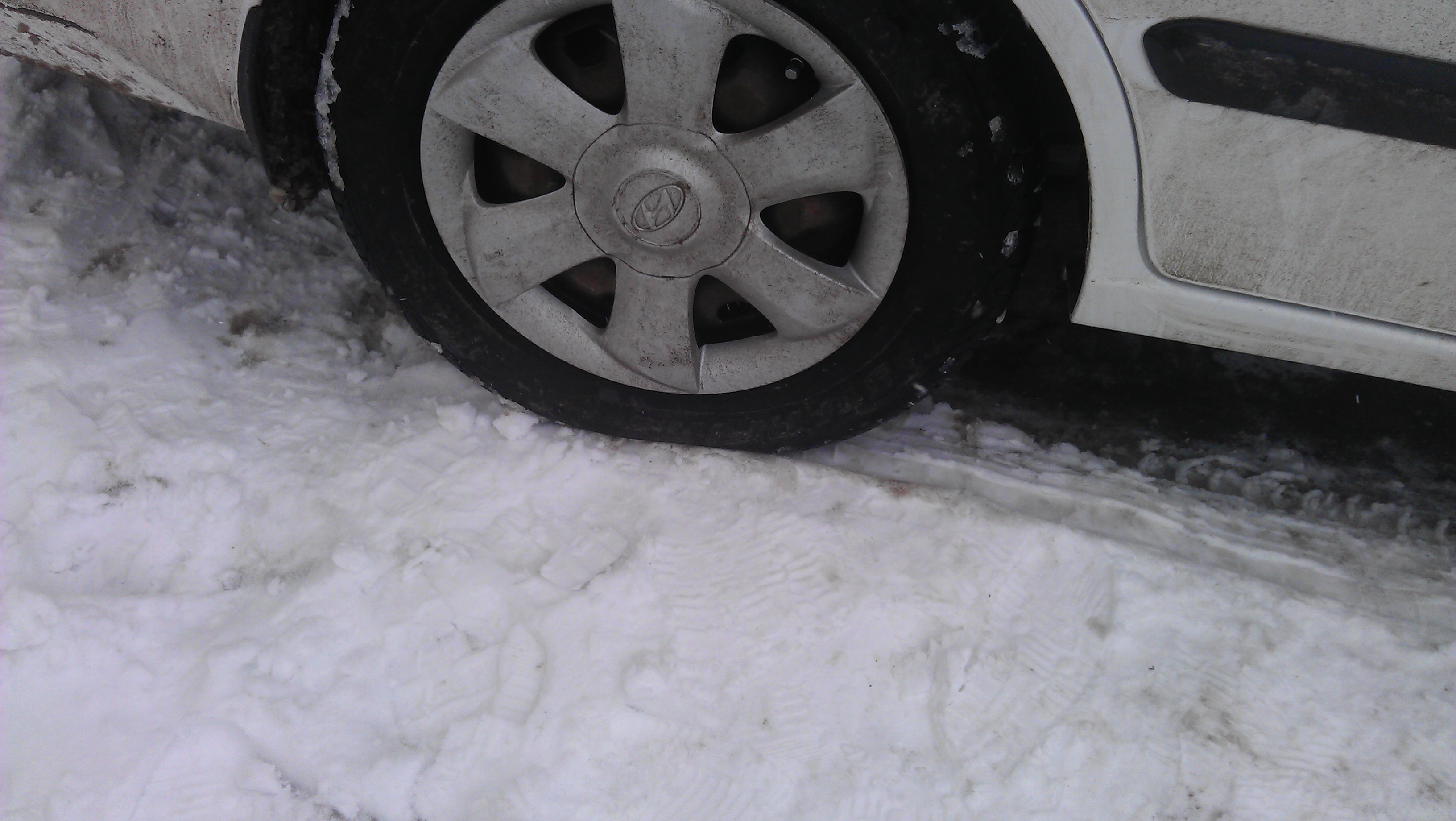  Karlı zemine arabayı parketmek?