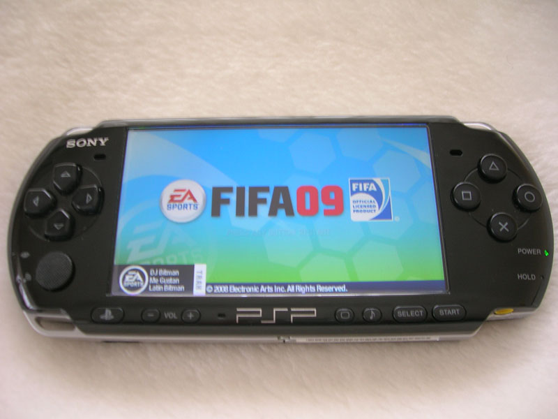  SIFIR SONY PSP 3004 SLİM FIRMWARE + 8GB HAFIZA + SİLİKON KILIF + 2 DVD OYUN
