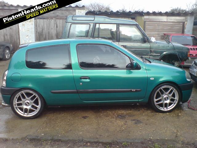  2000 Model Clio 1.6 16v HB Yol Tutuş ?
