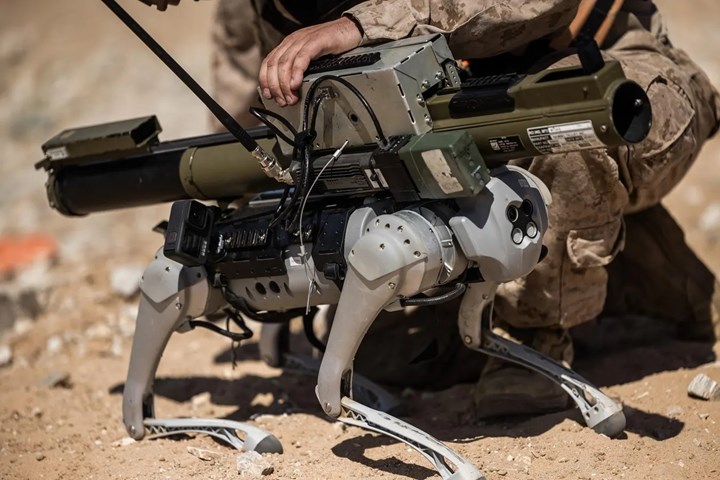 ABD Deniz Kuvvetleri, yapay zekalı ve silahlı robot köpekleri test ediyor