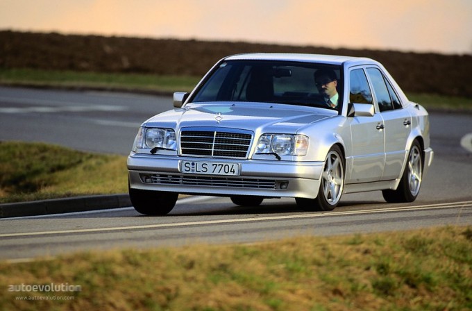  W 124 TARİHİ