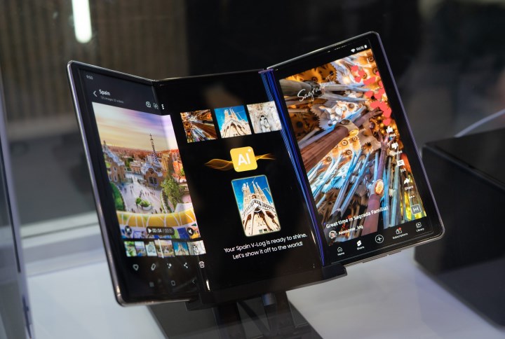 Samsung'un üçe katlanan telefonu bu yıl sonunda geliyor