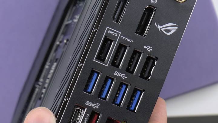 Asus ROG Maximus X Formula Z370 incelemesi 'Sıvı soğutmalı, meraklısına anakart'