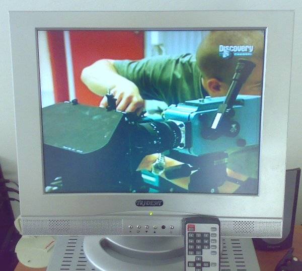  TRİDENT 15 İNÇ LCD TV VE MONİTÖR(2.EL ÇOK TEMİZ)