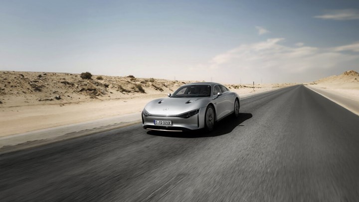 Mercedes'in elektrikli konsept otomobili Vision EQXX, çöl sıcağında 1319 km menzil elde etti!
